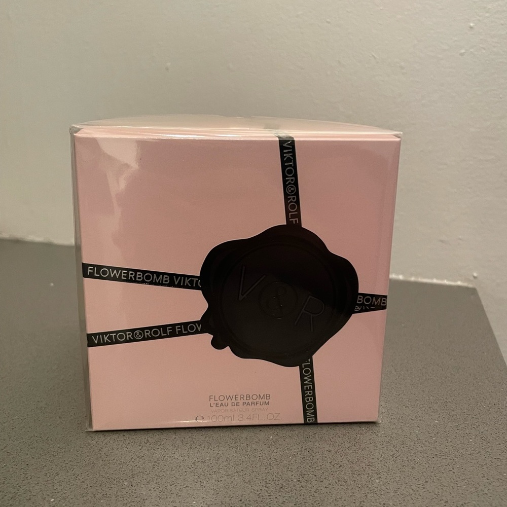 Viktor and Rolf Flower Bomb NWT